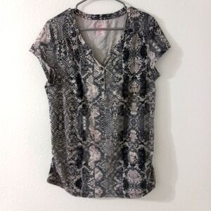 Great Expectations XL Snake Pattern Maternity Top in  Black Gray